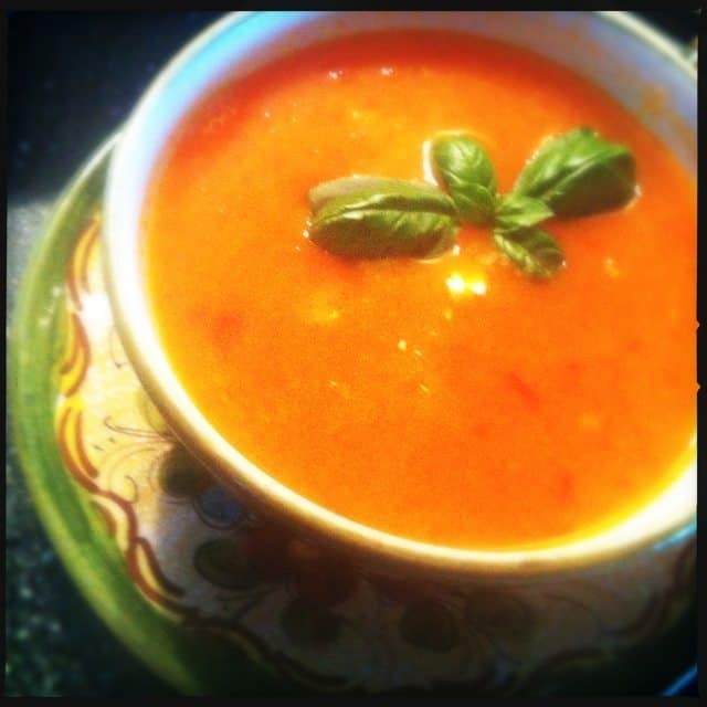 Pittige paprika-tomaat soep